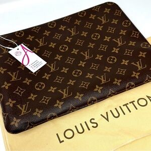 💯 Louis Vuitton Monogram Laptop Case/Holder